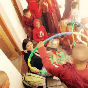 Assembling hula-hoops